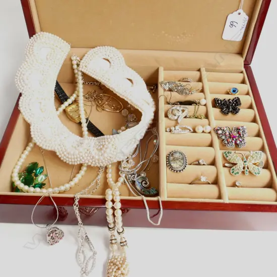 JEWELLERY BOX AND CONTENTS