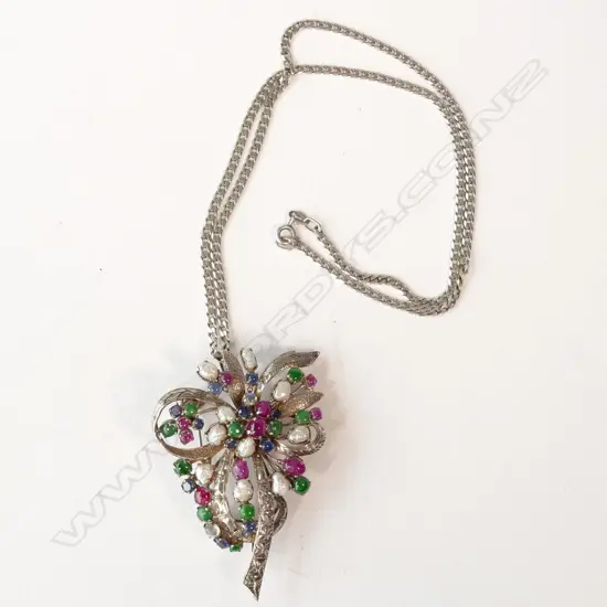 SILVER GEM SET PENDANT & CHAIN