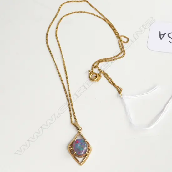 9CT MOUNTED OPAL PENDANT ON G/PLATED CHAIN