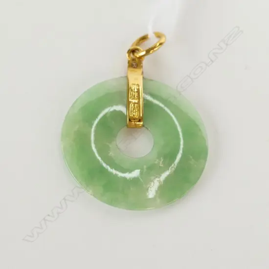 CHINESE JADE PENDANT WITH 14CT GOLD BALE