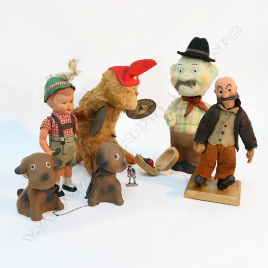 LOT ASST NOVELTY ANIMALS /DOLLS ETC