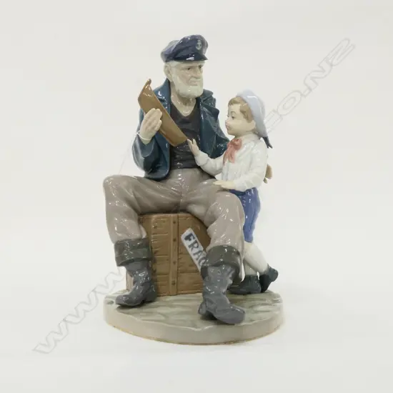 LLADRO FISHERMAN AND BOY FIGURINE 280MM H