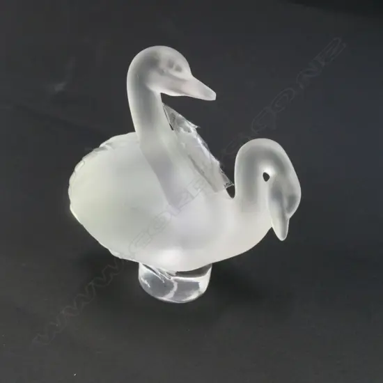 LALIQUE FIGURE OF 2 SWANS H 80 MM