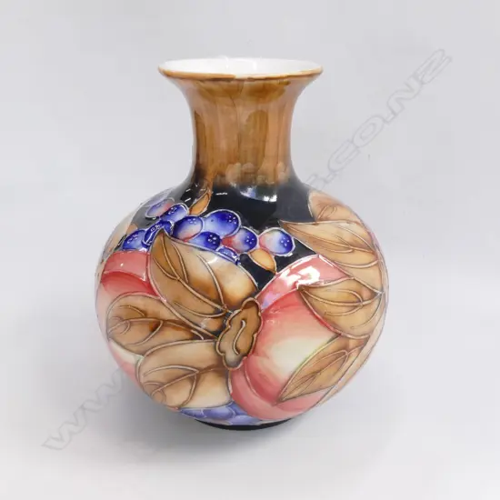 SALLY TUFFIN BULBOUS VASE POMEGRANITE H.195mm