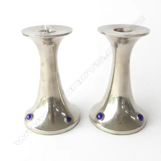 PR NOUVEAU-STYLE EPNS & COLOURED GLASS CANDLESTICKS. H. 135MM