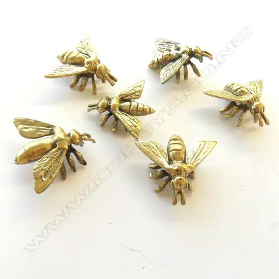 SIX SMALL BRASS BEES, L. 60MM
