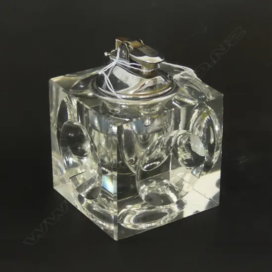 MD CENTURY CRYSTAL TABLE LIGHTER 