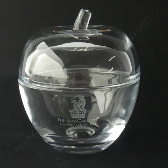 TIFFANY & CO FOR THE RITZ CARLTON GLASS APPLE, H. 115MM