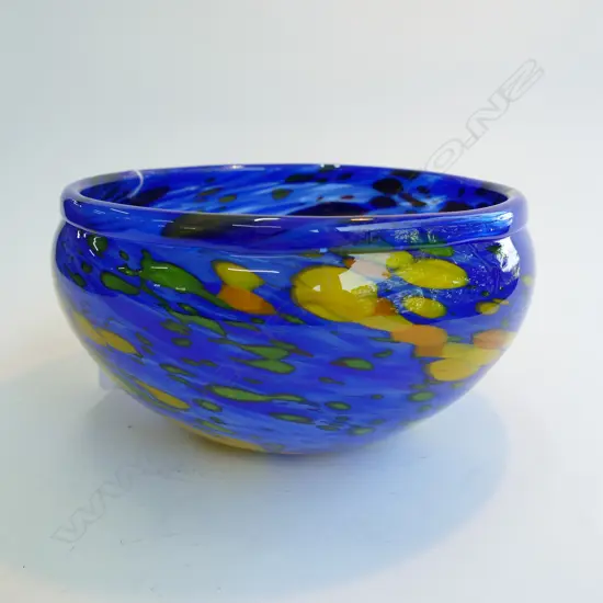 GARRY NASH CHIP ROLLED GLASS BOWL DIA. 220MM SGD & DATED 2000