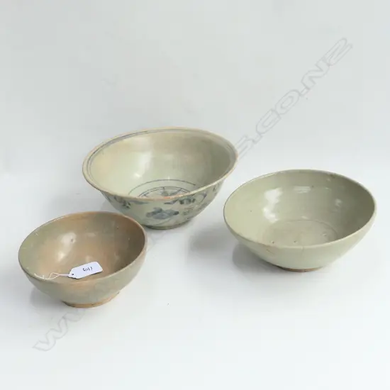 3 DARK CELADON BOWLS 190MM DIA PROVINCIAL CHINESE