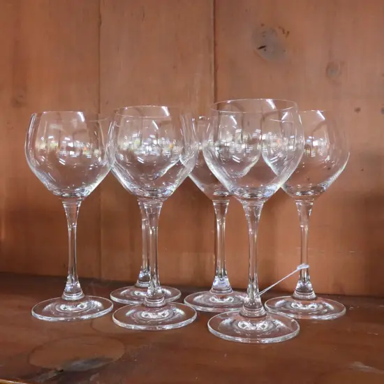 SET OF 6 CRYSTAL WINE GLASSES 