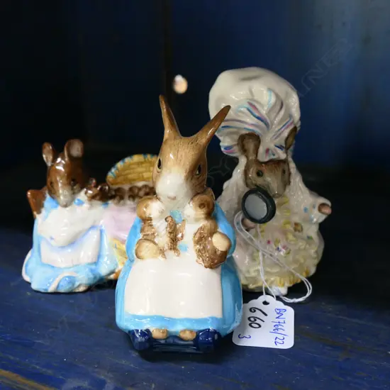 3 BESWICK BEATRIX POTTER FIGURES; LADY MOUSE, HUNCA MUNCA, MRS RABBIT AND BUNNIES