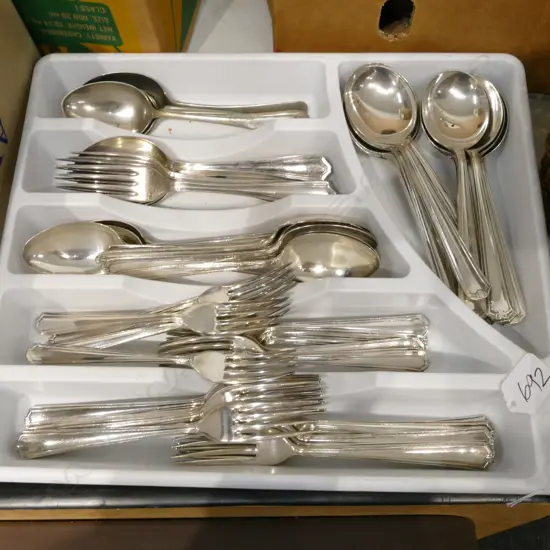 TRAY OF ART DECO CUTLERY GROSVENOR 'DELPHIC'