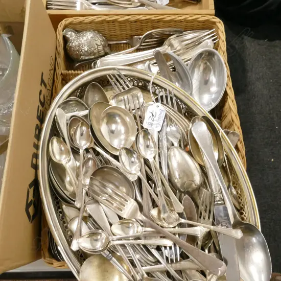 TWO TRAYS OF VINTAGE CUTLERY 