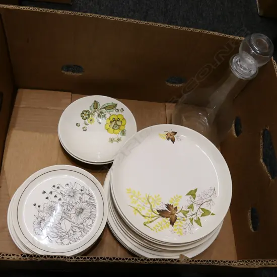 BOX LOT CROWN LYNN DINNER SET, DECANTER