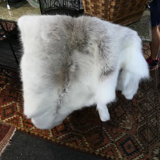 REINDEER HIDE - GREY