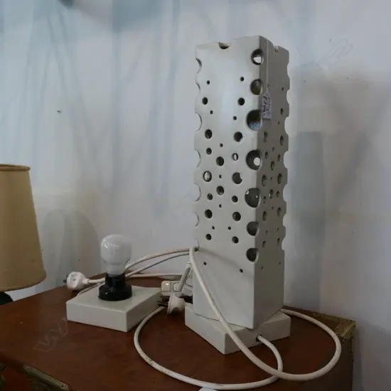 1 CONTEMPORARY SIDE LAMP, & EXTRA LIGHT BULB FITTING H 410 MM