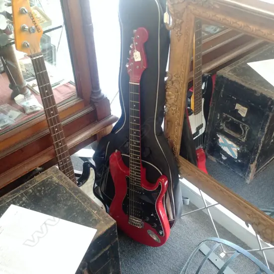 TOMSON '80'S ELECTRIC GUITAR IN SOFT CASE