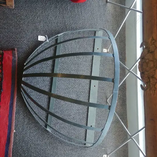 METAL GARDEN WALL BASKET