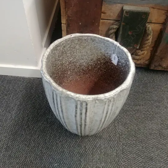 CRUCIBLE FORM GARDEN POT RIBBED