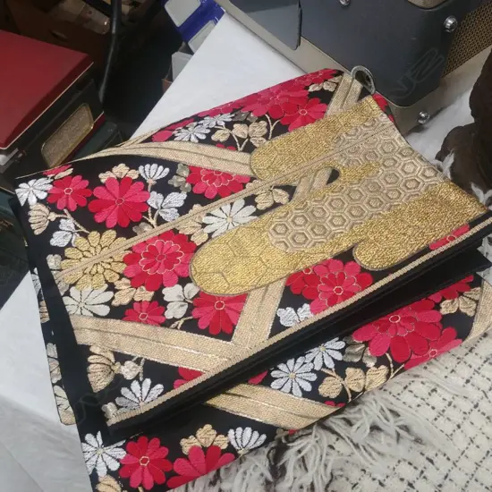 LONG GILT STITCHED SASH 