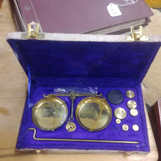 BOXED GOLD SCALES 