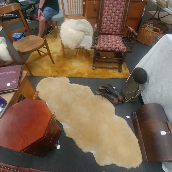 4 SHEEPSKIN RUGS