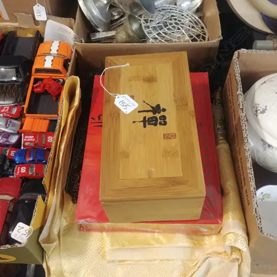 2 PCS CHINESE FABRIC + BOX + CIG CARD ALBUM