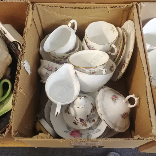 BOX OF CHINA ODDMENTS