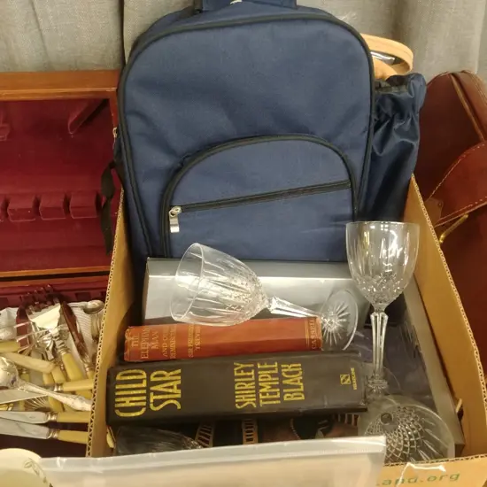 LOT MASK/PLACE MATS/BOOKS/SCARFS/WEIGHTS/BAG ETC