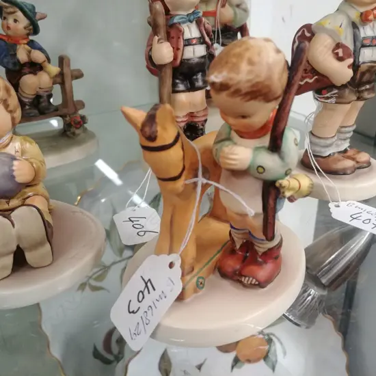 HUMMEL  #20 PRAYER BEFORE BATTLE