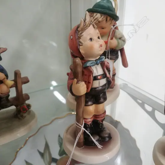 HUMMEL  #760 COUNTRY SUITOR