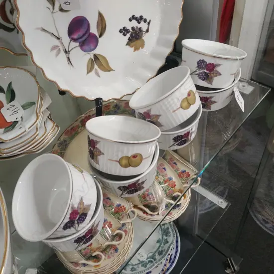 SET OF 8 ROYAL WORCESTER 'EVESHAM' SOUFFLE RAMEKINS