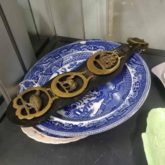 3 PLATES (A/F) & BRASS HORSE