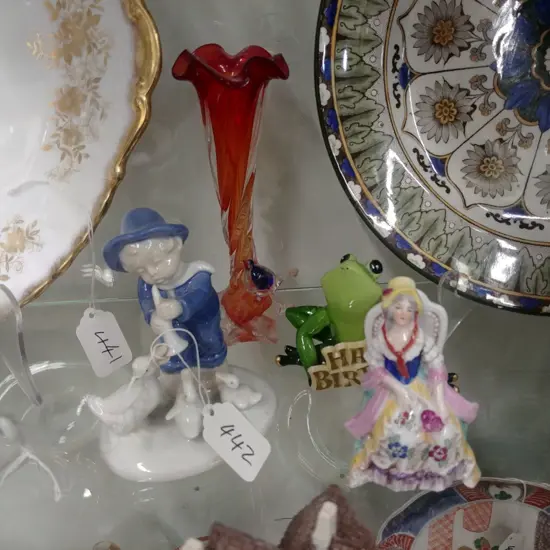 4 SMALL ORNAMENTS - GLASS/CHINA ETC