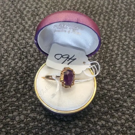 9CT GOLD AND AMETHYST RING