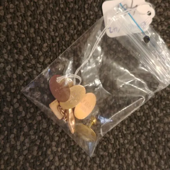 1 PR + 1 9CT GOLD CUFFLINKS + 18CT BUTTON- 8.6g + 3.2g