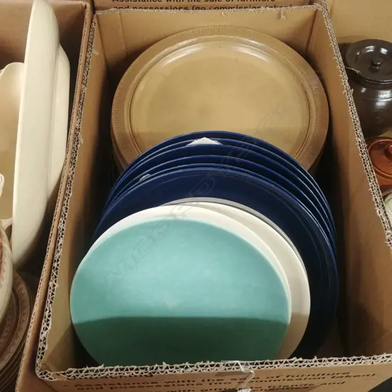 BOX OF TABLE WARE PLATES