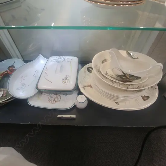 JOHNSON BROS FISH PATTERN PART DINNER SERVICE 16 PCS SOME A/F 