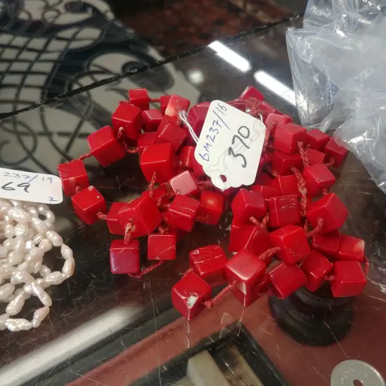 SQUARE CORAL BEAD NECKLACE 