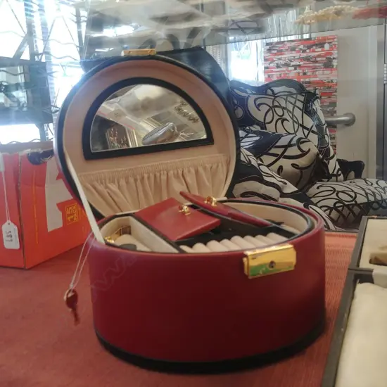 JEWELLERY BOX AND CONTENTS