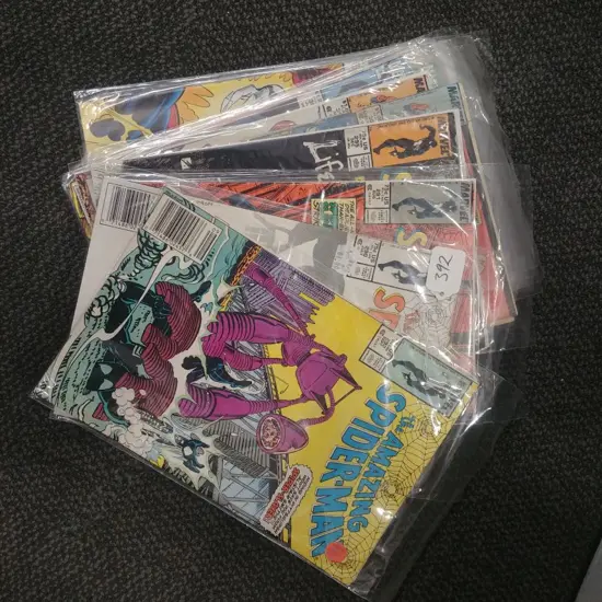 STACK OF VINTAGE SPIDER-MAN COMICS INC SOME LATE #200