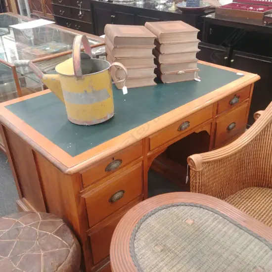 KAURI COLONIAL KNEE HOLE DESK