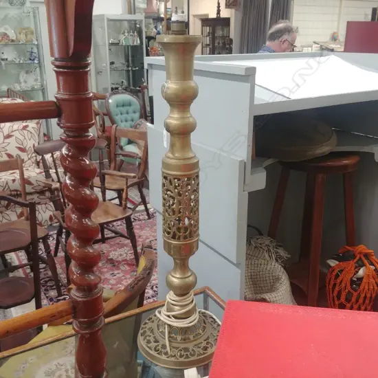 BRASS LAMP STAND