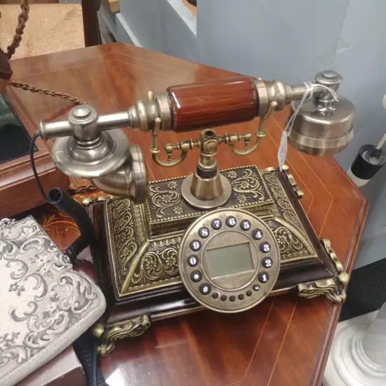 ANTIQUE STYLE TELEPHONE