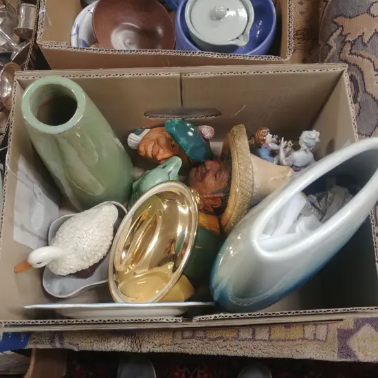LOT BOSSONS/SWAN/SYLVAC/VASES ETC