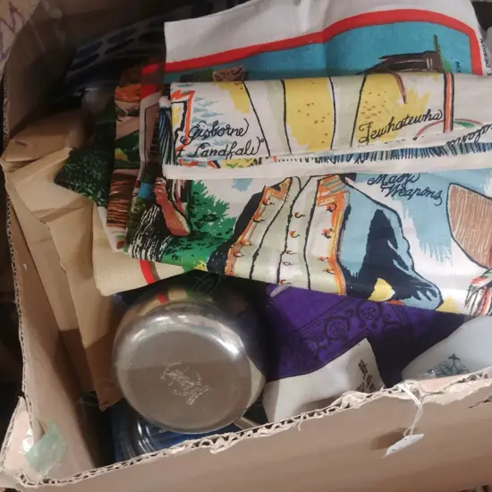 ASST LOT WITH VINTAGE TEA TOWELLS