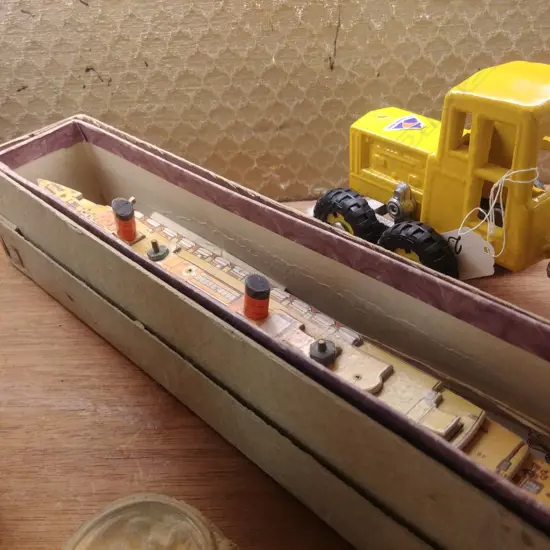 CHAD VALLEY MODEL OF THE HMS QUEEN MARY