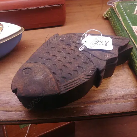 CHINESE BALANCE SCALES IN FISH SHAPED BOX