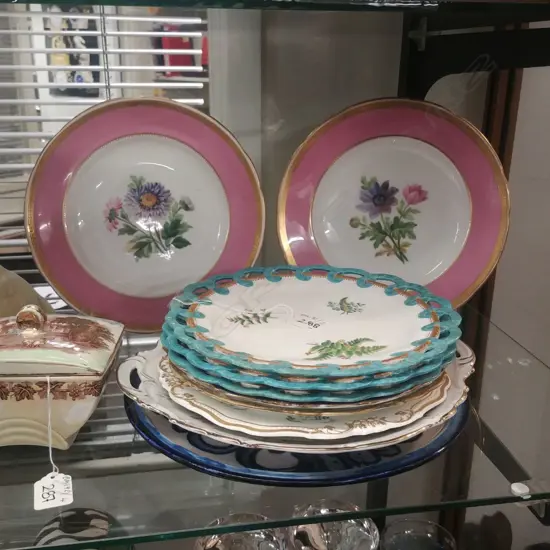 10 X FANCY PLATES INCL VICT + HANDPAINTED ITEMS